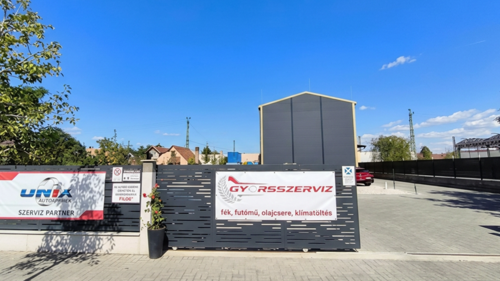 Gyorsszerviz bejárat és műhely Vecsésen